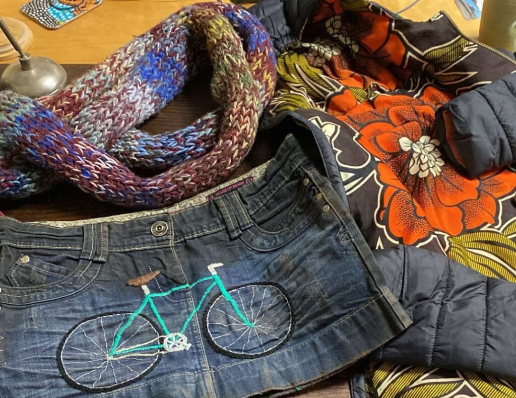 Daily thread clothing adapted